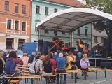 Britský kytarový mág THE LEWIS CRAEVEN BAND vystoupil v rámci kulturního léta na náměstí ve Velkém Meziříčí.