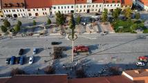 Bítešské hody mohou začít. Dnes po 17 hodině byla na náměstí vztyčena májka, symbol hodů.