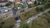 Od pondělí 16. září by se lidé měli dostat ke svým garážím Na Výsluní. Na Fajťák zatím ne. 