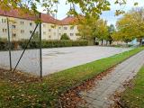 Nízkoprahový víceúčelový sportovní plácek v ulici Nad Gymnáziem má nový povrch.