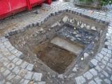 Archeologivé zkoumají vrstvu po vrstvě náměstí.