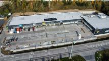 Nové nákupní centrum na Karlově dva týdny před otevřením. 