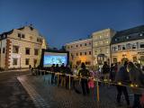 Ledové kino promítalo na náměstí film Ledové království. Na pokračování Ledové království II. se můžete těšit ve středu 18.12. v 16.30 hodin opět na náměstí.