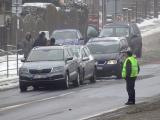 V ulici Jihlavská ve Velkém Meziříčí došlo k dopravní nehodě tří aut.