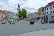 Pódium pro sobotní akci MUZIKANTI DĚTEM se již chystá.