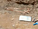 Archeologové nachází kolem kostela další a další kostry. Aktuálně probíhá archeologický výzkum mezi kostelem a prodejnou nábytku NEKO.