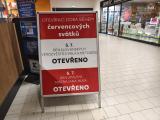 O víkendových svátcích mají velké obchody otevřeno.