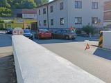 Další z dlouhé řady dopravních nehod za mostem na křižovatce Vrchovecká - Poříčí u Domu zdraví.