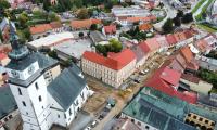 Ulice Náměstí, Komenského a Kostlení během rekonstrukce centra Velkého Meziříčí.