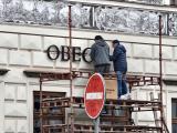 Z budovy obecníku nechalo město demontovat nápis "RESTAURANT". Bude nahrazen nápisem "OBECNÍK".