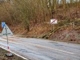 Na obchvatu ve směru na Třebíč opatrně. Jeden strom spadl na vozovku a je tam spousta dalších, které mohou při silnějším dešti a větru spadnout!