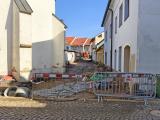 Stále nedokončená ulice U Bašty, zařazená do první etapy, která měla být hotová do konce července roku 2025.