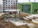 Práce na rekonstrukci knihovny pokračují také venku.