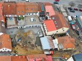 Instalace nového dětského hřiště na Rozkoši pohledem z dronu.