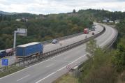 Je to tady. Dnem D je 10. září. Polovina dálničního mostu (směr Praha) je uzavřena. Více fotografií najdete v sekci BLESKOVKY.