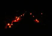 Lidé v těchto dnech vzpomínají na všechny věrné zesnulé. Na městském hřbitově na Karlově není jedno hrobu bez zapálené svíčky.