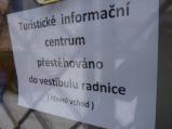 Informační centrum v Radnické ulici už nenajdete. Nyní je na recepci ve vstupní hale radnice.