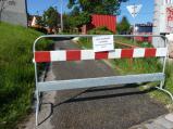 Nádražní ulice je uzavřena. Z centra města k vlakové zastávce se nyní dostanete kolem Technických služeb nebo MŠ Velox.