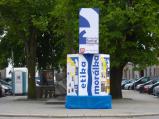 Evropský festival filozofie ve Velkém Meziříčí se blíží. Na jeho program láká od pátku reklamní poutač uprostřed náměstí.