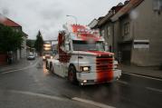 Před 13 hodinou projela městem troubící kolona trucků z Šeborova u Uhřínova, kde se koná Truckshow.