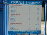 Koupaliště je připraveno k zahájení provozu. Je vyvěšen nový ceník, trávník posekán. 30°C se má počasí pochlubit od pátku a pak celý víkend. Ovšem do té doby bude vydatně pršet.