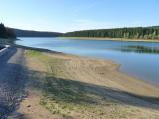 Letošní léto bylo opravdu velmi suché. Velmi málo vody je také v přehradě v Mostištích.