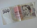 Za svoz odpadků i v příštím roce občané Velkého Meziříčí zaplatí 500 korun. Zastupitelé to odsouhlasili na úterním zasedání.