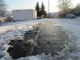 Havárie vodovodního řadu na ulici Bezručova. Vlivem silných mrazů prasklo vodovodní potrubí.