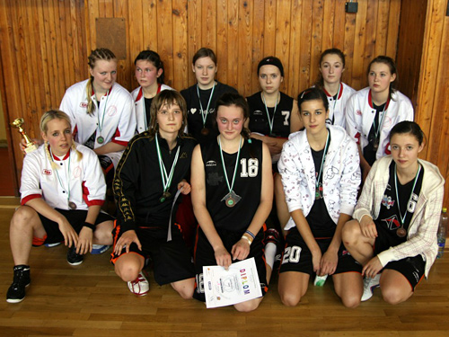 Tým starších dorostenek, který na vánočním turnaji v Ostravě obsadil v silné konkurenci třetí místo.