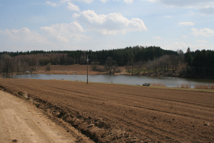Oslavický rybník.