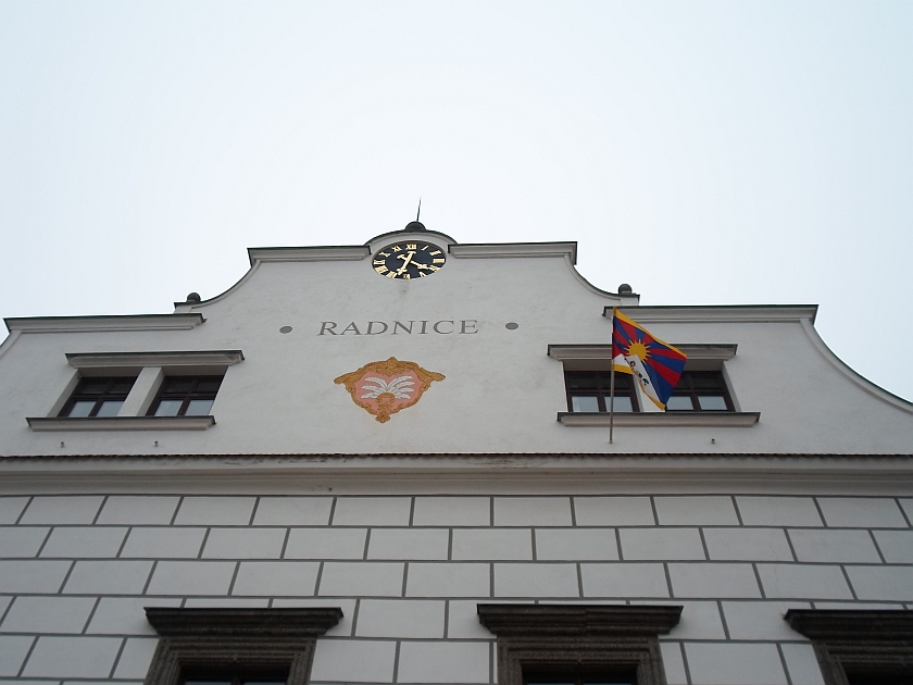 Vlajka pro Tibet vlaje také na velkomeziříčské radnici