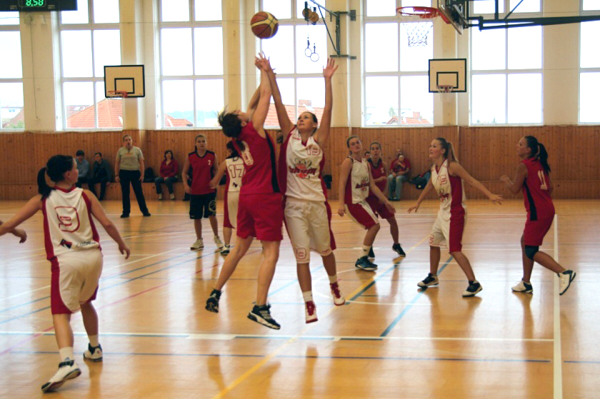 Basketbal: Vítězná premiéra týmu žen
