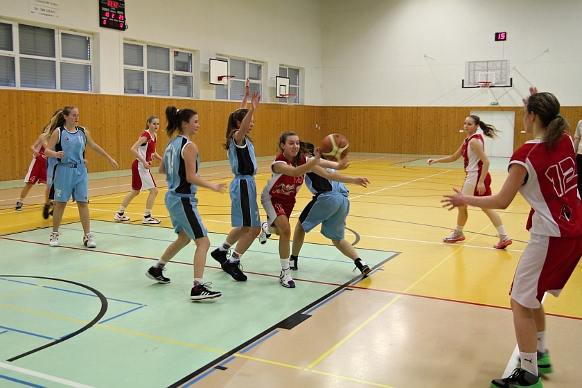 Basketbal: Dorostenky vybojovaly účast ve finálové skupině 