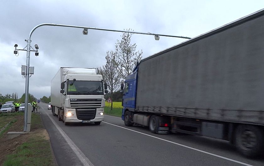 Kraj Vysočina chce zamezit ničení svých silnic. Přetížené kamiony odhalí váhy ve Velkém Meziříčí