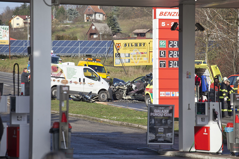 Vážná dopravní nehoda mezi vozidly Renault Master a Seat Ibiza.