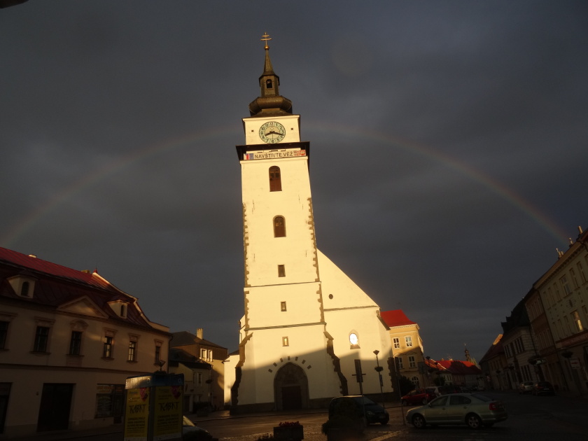 Jaro se rozloučilo krásnou duhou