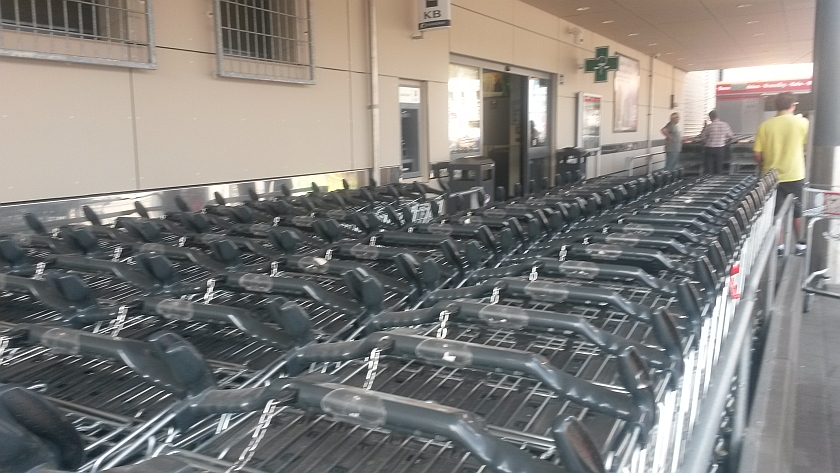 Nákupní vozíky v Kauflandu šíleně kopou