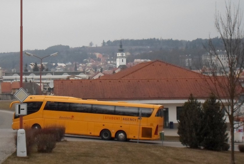 Žluté autobusy od neděle v Meziříčí nezastavují. RegioJet zrušil spoj přes Meziříčí