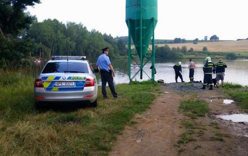 U rybníka v obci Křoví na Žďársku v pátek našli muže bez známek života