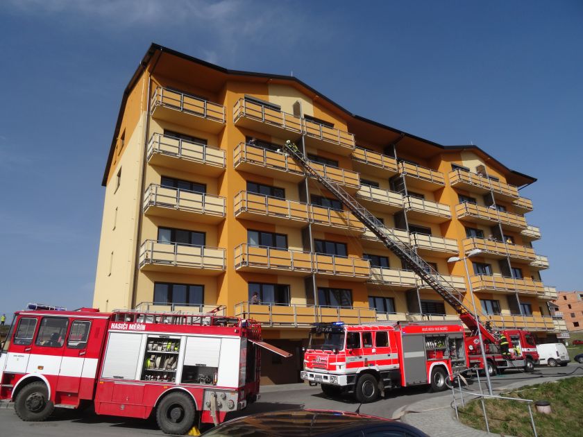 Odpoledne se konal cvičný zásah hasičů na Hliništích