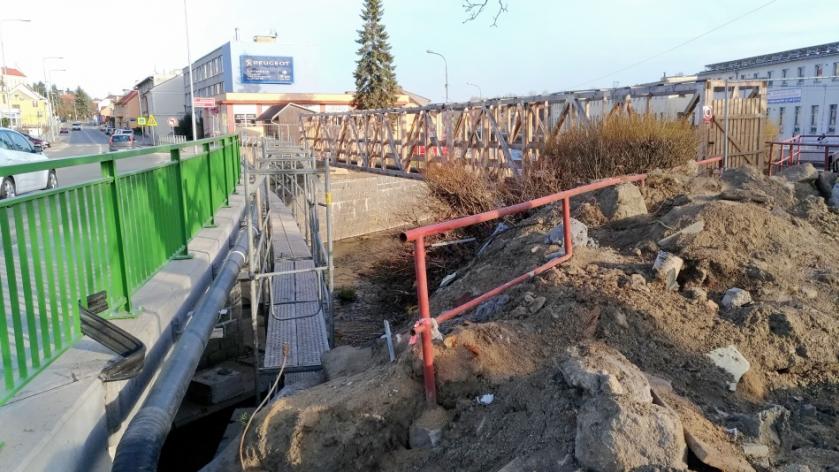 Most u pošty má termín dokončení až do 30. června