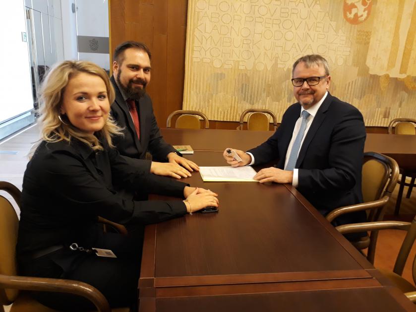 Ministr dopravy převzal usnesení žádající řešení obchvatu Vladislavi