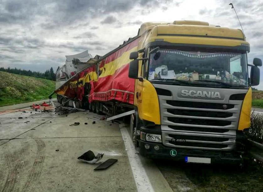 Hromadná nehoda kamionů zastvila na 6 hodin D1