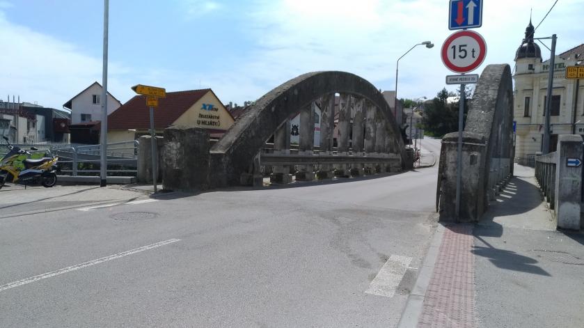 Rekonstrukce mostu na Třebíčské začíná