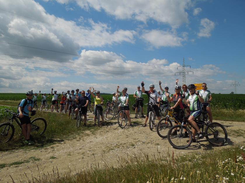Cyklistický peloton Křížem krážem Vysočinou, ve čtvrtek 12.  července zavítá do Meziříčí