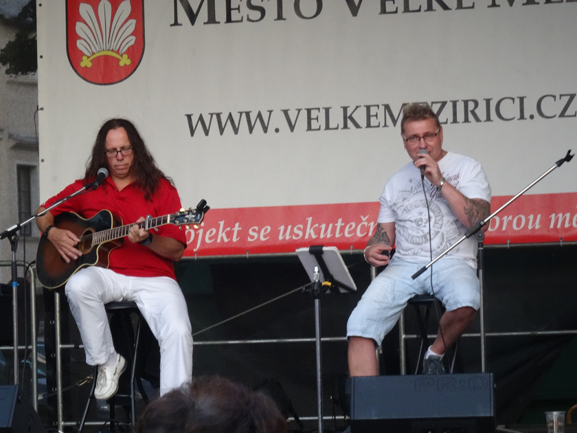 Duo Bohemica otevřelo další kulturní víkend na náměstí