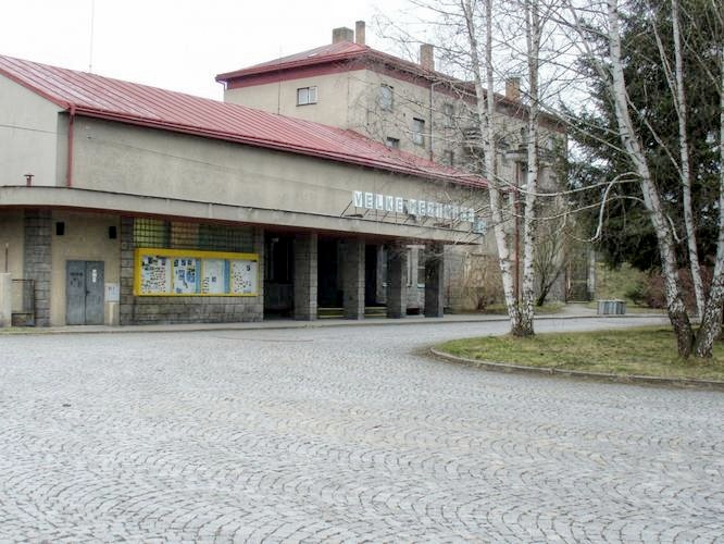 SŽDC hodlá letos investovat do oprav výpravních budov v Meziříčí a Křižanově