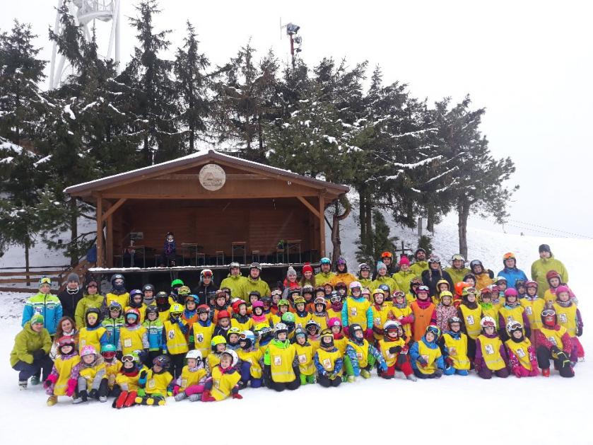 85 dětí na lyžařském kurzu na Fajťáku