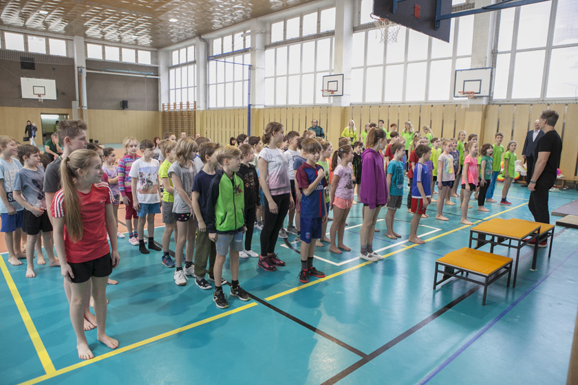 Žáci prvního stupně základních škol soutěžili ve šplhu. FOTO + VIDEO