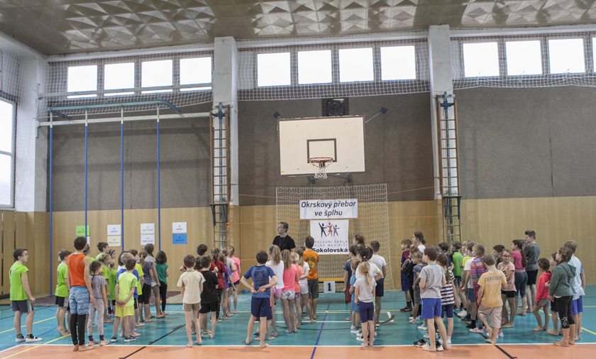 Žáci prvního stupně základních škol soutěžili ve šplhu. FOTO + VIDEO